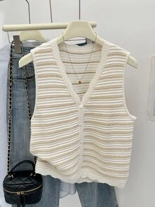 SHEIN Frenchy 2025秋冬季女士法式休闲撞色亮片条纹V领无袖纽扣荷叶边针织背心，秋冬季，无袖针织保暖上衣，撞色滚边，休闲日常穿着，FW25，通勤，简约，办公室，复古，简约，秋冬季，女士针织背心纽扣无袖开衫，四季皆宜，女士冬季毛衣，圣诞毛衣，新年，派对。亮片毛衣。 - 杏色 - 查看 7