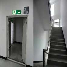 1 个夜光紧急出口标志 - 耐用 PE 材料，绿色边框和白色箭头，适用于车间、办公室、公共场所、车间安全设备的火灾和疏散指示器|夜光标志|绿色边框标志