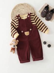 SHEIN Playful Pals Bộ quần áo 2 món cho bé sơ sinh gồm quần yếm và áo thun dài tay bằng vải nhung gân thêu hình gấu, dễ thương cho bé trai đi chơi. Bộ quần áo gấu bông cho bé trai, quần yếm nhung gân cho bé trai, trang phục mùa thu cho bé trai, áo len cho bé, bộ quần áo mùa đông cho bé trai, bộ quần áo mùa đông cho bé trai, quần áo mùa đông cho bé trai, trang phục mùa thu cho bé trai. - Nhiều màu - Xem 1