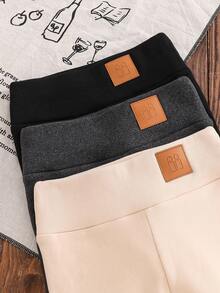 SHEIN LMoss Kids 3 Stücke/Set Dicke thermisch gefütterte Leggings für Kleine Mädchen in Schwarz, Grau und Apricot. Kaufen Sie 1 und erhalten Sie 3 Thermisch gefütterte Hosen in Schwarz, Grau und Beige als vielseitig kombinierbare Basis-Bodenschicht in einem Dreier-Pack. Warm und bequem, geeignet für Herbst und Winter, für den Hausgebrauch, Outdoor-Aktivitäten, Schule und Lässig. Im selben Stil wie bei meiner Mutter, meiner Schwester und meiner jüngeren Schwester.