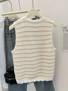 SHEIN Frenchy 2025秋冬季女士法式休闲撞色亮片条纹V领无袖纽扣荷叶边针织背心，秋冬季，无袖针织保暖上衣，撞色滚边，休闲日常穿着，FW25，通勤，简约，办公室，复古，简约，秋冬季，女士针织背心纽扣无袖开衫，四季皆宜，女士冬季毛衣，圣诞毛衣，新年，派对。亮片毛衣。 - 杏色 - 查看 2