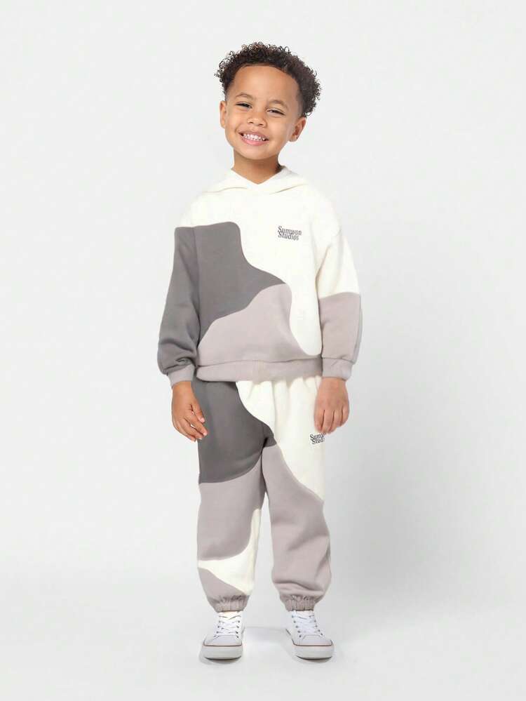 Komplet z kapturem i spodniami dresowymi w blokach kolorów i kapturem ściąganym sznurkiem