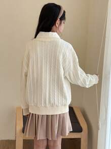 Genkimix Kids Conjunto de 3 piezas para niñas preadolescentes: Camisa blanca de manga larga con estilo minimalista coreano, combinada con falda plisada color albaricoque y cárdigan de punto jacquard de cuello en V, para otoño - Blanco - Ver 2