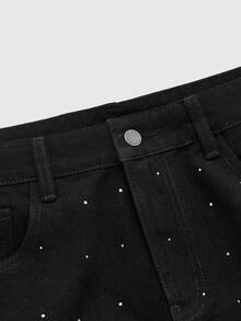 ROMWE MEN Street Life Jeans de mezclilla con bolsillo diagonal y gráfico de cruz de rhinestone, estilo de moda callejera para hombres - Negro - Ver 3