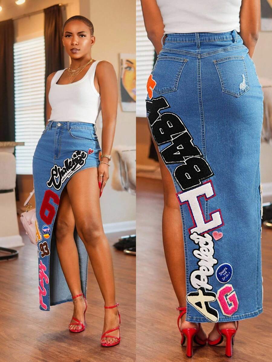 SHEIN BamGlam 女士时尚性感字母刺绣高开叉牛仔迷你裙 - 中等水洗藍 - 查看 1