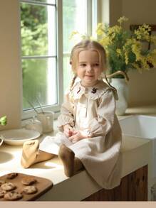 SHEIN Robe à manches longues en mélange de lin rayé pour bébé fille, tissu confortable, convient pour la saison de transition, style campagnard, motif animal brodé, mode et mignon, robe polyvalente pour tous les jours