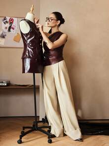 SHEIN X Belinda Siren Gaze 勃艮第酒红色单肩褶皱 PU 女式上衣，褶皱腰修身女式上衣