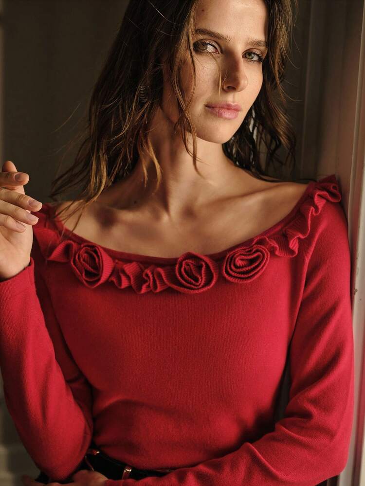 BOAT NECK STEREO FLOWER DETAIL SLIM FIT SWEATER