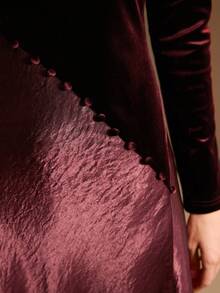 MOTF PREMIUM 天鹅绒缎面混合材质开衩长裙 - 酒紅色 - 查看 2