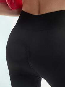 SHEIN Sports Pantaloncini sportivi senza cuciture a vita alta di colore unito da donna - nero - Visualizzare 4