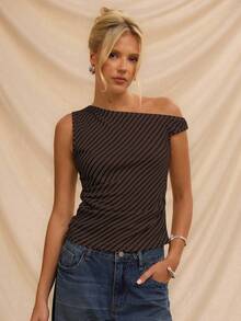 SHEIN Forever 21 夏季女装 海滩/度假/圣诞节/可爱/西式/商务休闲/优雅/生日/外出/夜店/办公室/音乐节/锐舞派对/工作/高雅/乡村音乐会/早午餐/老钱/机场/端庄/教堂/仙女风/下午茶/千禧年/街头风/2000年代/迪斯科/春假/毕业典礼/婚礼宾客/鸡尾酒会/复古/度假/修身/不对称上衣/条纹单肩上衣 - 棕色 - 查看 4