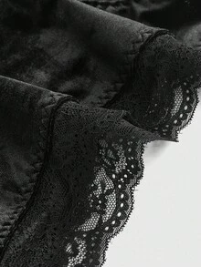 ROMWE Plus Size Gothic Lace Velvet Trim Bralette & Panty Set - Black - View 3
