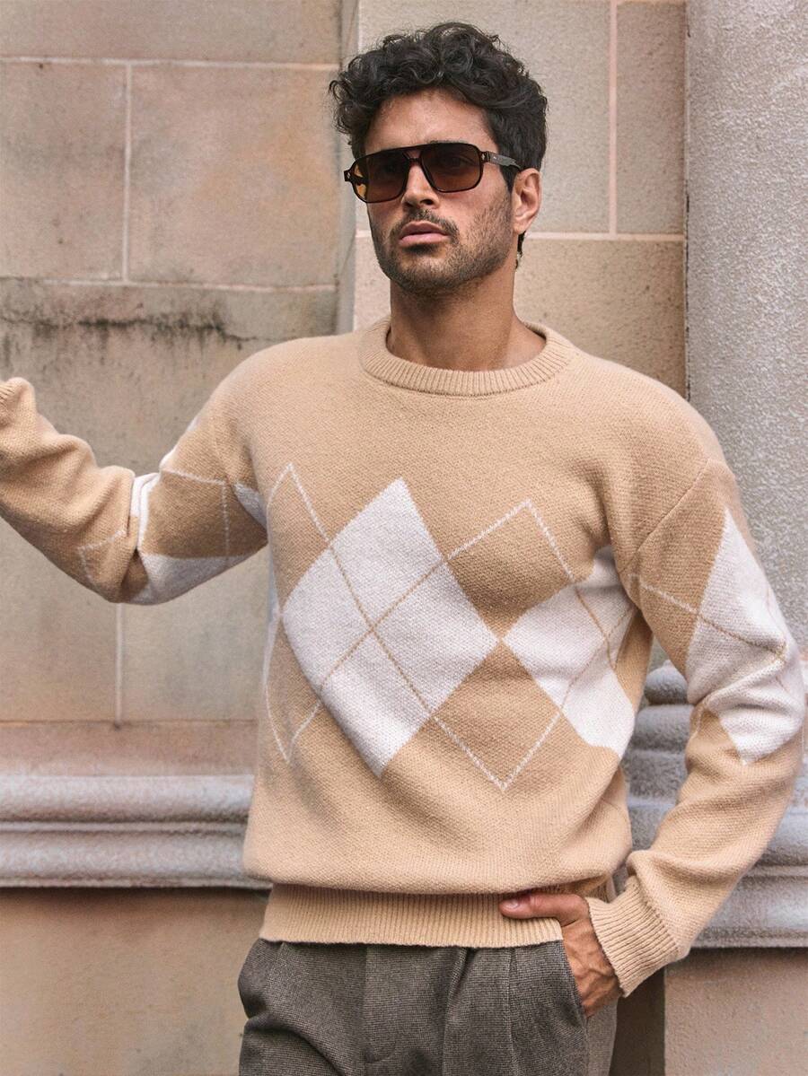 HIMLAND 男士菱形提花针织毛衣，略宽松，秋冬男士毛衣男士套头衫男士针织套头毛衣钻石纹毛衣菱形毛衣 - 卡其色 - 查看 1