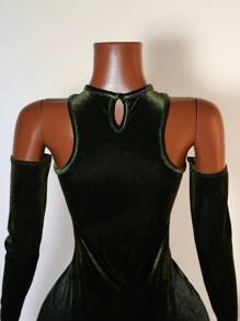 Mistrie Women's Solid Color Cutout Design Long Sleeve Fitted Sexy Mini Velvet Dress,Halloween Clothes,Christmas Dress,Goth Dress