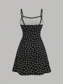 SHEIN Girlism 2 件套青少年女孩白色针织短款 T 恤和黑色花卉蝴蝶结吊带裙，休闲度假舒适，秋季