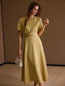 MOTF PREMIUM 金属细节褶饰连衣裙 - 黃色 - 查看 5