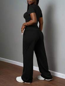 SHEIN PETITE CURVE 大码女式休闲纯色圆领修身短袖T恤和抽绳腰直筒裤两件套，春夏款，棕色，适合音乐节、复活节、圣帕特里克节等场合。 - 黑色 - 查看 2