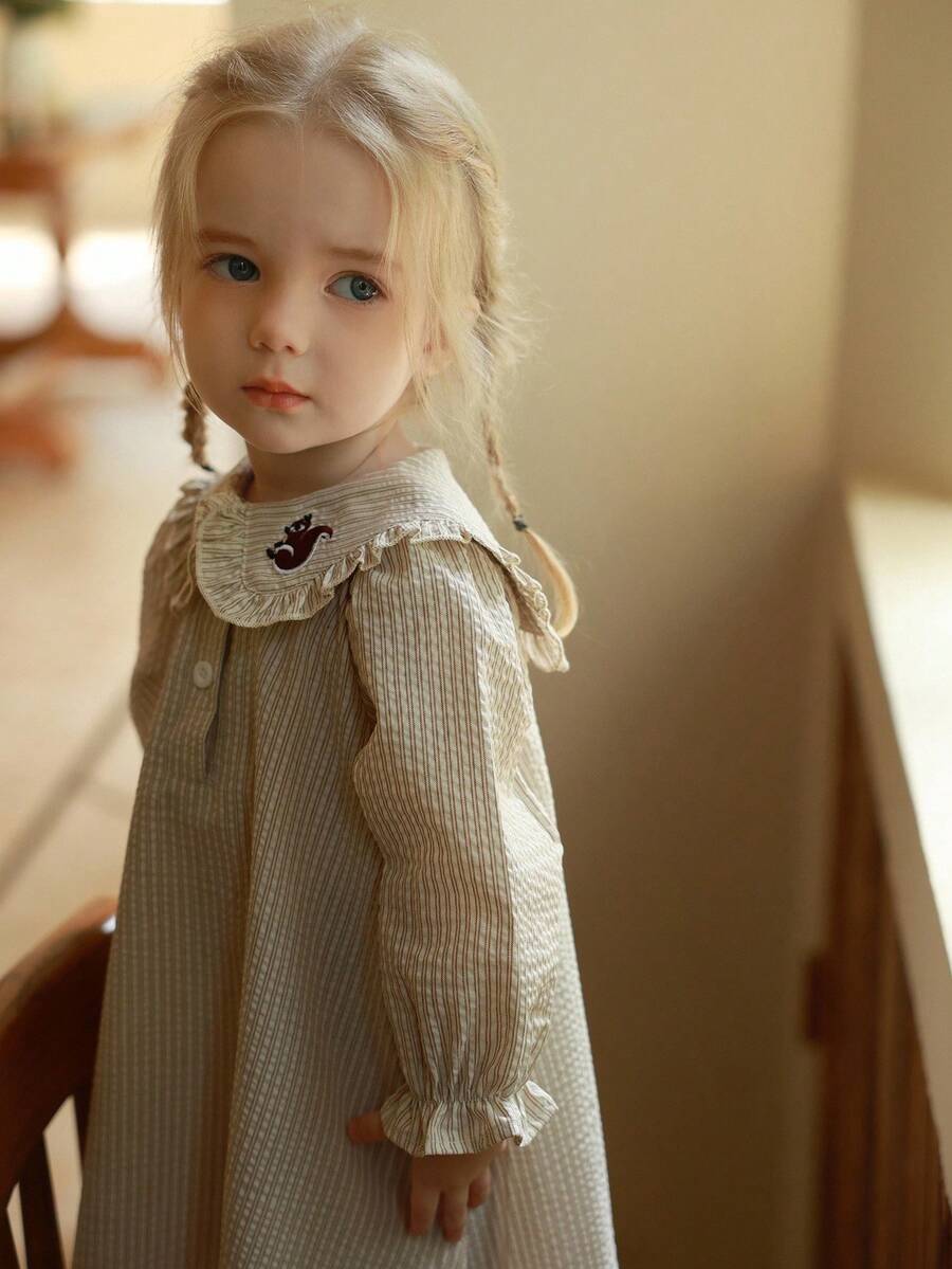 SHEIN Robe à manches longues en mélange de lin rayé pour bébé fille, tissu confortable, convient pour la saison de transition, style campagnard, motif animal brodé, mode et mignon, robe polyvalente pour tous les jours
