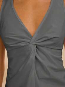 SHEIN Forever 21 夏季女士舞会/正式场合/海滩/度假/可爱/西式服装/商务休闲/优雅/生日/外出/俱乐部/办公室/音乐节/锐舞派对/工作/高雅/乡村音乐会/早午餐/邮轮/老钱/机场/端庄/教堂/仙女风/性感/趣味/嬉皮/下午茶/千禧年/街头风/2000年代/迪斯科/春假/毕业典礼/婚礼宾客/鸡尾酒会/复古/紧身/度假/1960年代//无袖上衣 - 灰色 - 查看 4