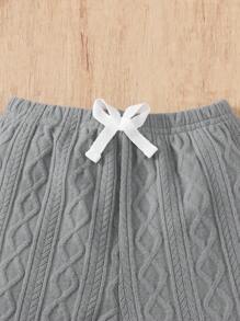 SHEIN 2 pezzi/Set Neonato/Bambino Maschio Casual Grigio, Blu e Bianco a Righe Maglione con Tasche, Bottoni sulla Spalla e Collo Equipaggio, Maniche Lunghe e Pantaloni con Vita Elastica, Tessuto Morbido e Confortevole, Adatto per Primavera, Autunno e Inverno, Uso Esterno, Domestico e Casual