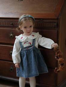 Vintaside Kids Bebé niña Bebé/Niña pequeña Blusa de manga larga con cuello bordado de otoño emparejada con falda de peto de mezclilla lavada a la moda, adecuada para salidas en clima suave de otoño, campamentos, vacaciones, reuniones familiares y uso casual diario