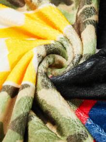 Paul Frank X ROMWE 1pc Customized Camouflage & Cartoon Letter Printed Sofa Blanket, Throw Blanket & Nap Blanket, Thickened Nap Air Conditioning Blanket - Multicolor - View 4