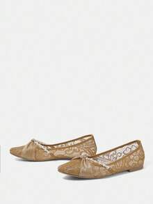 CUCCOO HITCHD 女士尖头平底鞋，珍珠、水钻链、蝴蝶结设计，优雅、浪漫、白色蕾丝新娘/伴娘鞋，适合婚礼、约会、下午茶 - 卡其色 - 查看 12