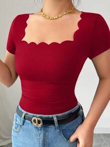 Selianne Nueva camiseta de mujer de manga corta con cuello cuadrado, dobladillo ondulado negro y fruncido lateral, versátil para el verano - Rojo - Ver 7