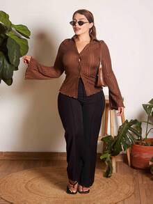 Lupita Cardoza Braunes Tee mit Knopfleiste, langarm mit Rüschenärmel-Details und Wellensaum, Damen Hemden