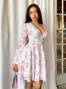 Firerie Vestido estampado con mangas de gorra acampanadas, escote en V profundo y dobladillo acampanado - Blanco - Ver 5