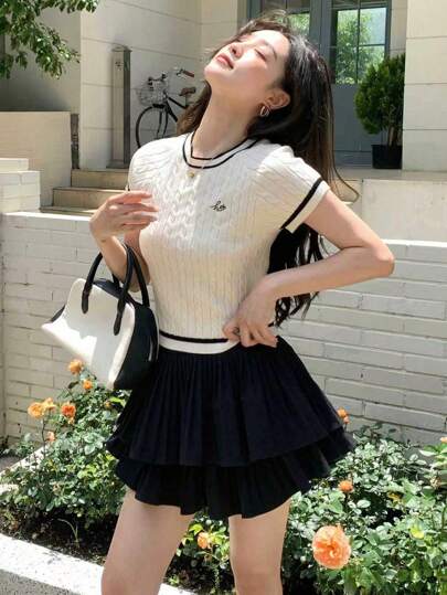 DAZY Color-Contrast Knitted Short Sleeve Top With Letter Printed Edge Decoration, Casual