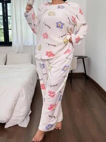 SHEIN Conjunto de pijama de franela con estampado de rayas y esponjoso, tallas grandes, ropa de otoño e invierno, atuendos acogedores - Blanco - Ver 6