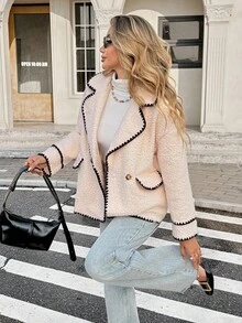 SHEIN Frenchy Áo khoác nữ kiểu Pháp thường ngày, phối màu tương phản, viền lông cừu, túi cài nút, ve áo có chi tiết viền tương phản, phù hợp cho mặc hàng ngày và đi làm, cổ áo xếp chéo, màu kem, áo khoác thường ngày cho mùa thu đông, nữ mùa thu, nữ đi chơi kiểu Pháp, B2, viền đen, cổ điển, đi học, mùa thu, mùa đông, nữ mùa đông, nữ quý phái, nữ công sở thường ngày, bốn mùa, ngày Quốc khánh, năm mới. - Màu be - Xem 2