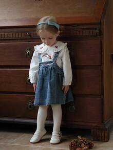 Vintaside Kids Bebé niña Bebé/Niña pequeña Blusa de manga larga con cuello bordado de otoño emparejada con falda de peto de mezclilla lavada a la moda, adecuada para salidas en clima suave de otoño, campamentos, vacaciones, reuniones familiares y uso casual diario