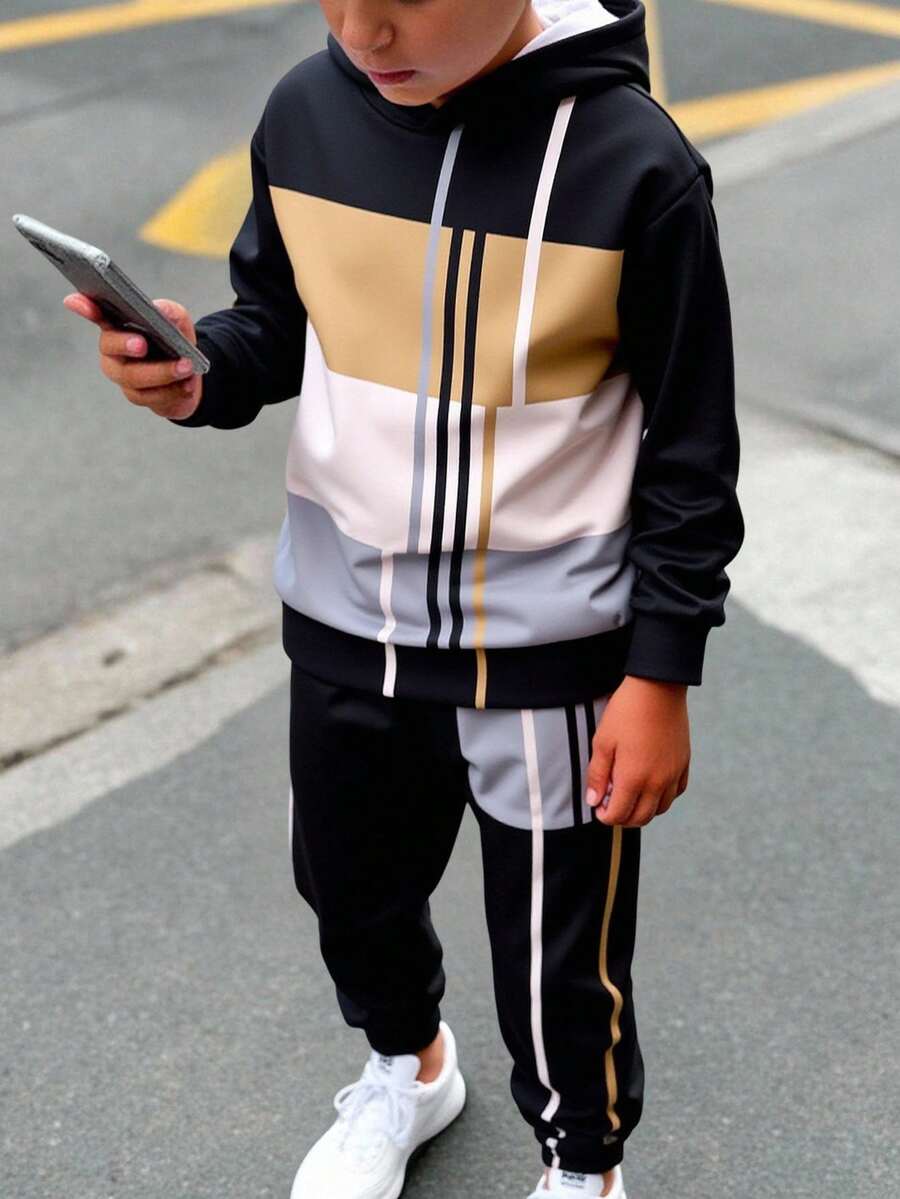 SHEIN 2 件儿童/青少年男童休闲日常舒适拼布撞色印花连帽运动衫和宽松慢跑裤套装 - 彩色 - 查看 1