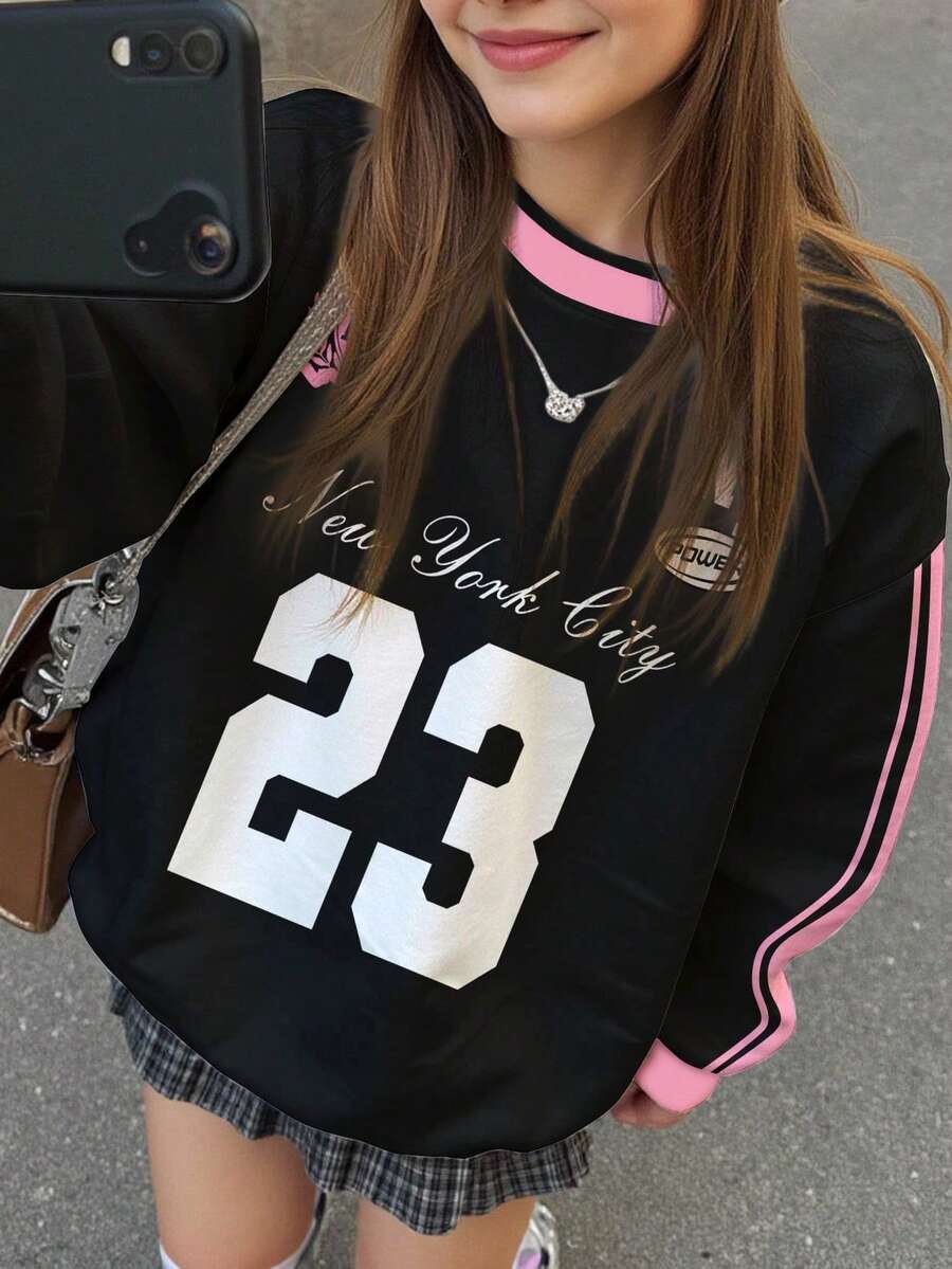SHEIN Leap Crew 少女Y2K复古运动风印花卫衣,黑粉撞色,“纽约”23号条纹针织图案,休闲宽松舒适长袖套头衫,适合秋冬季节穿着,轻松舒适,秋季叠穿,时尚少女,休闲百搭,返校季,秋季服装,返校节 - 彩色 - 查看 1