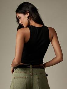 MISSGUIDED 铆钉背心罗纹针织短款露背无袖节日复古 Y2K 时尚夏季金属装饰派对俱乐部夜间外出时尚魅力 - 黑色 - 查看 2