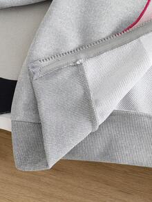 1 件女童拉链连帽长袖夹克，背部和袖子上有蝴蝶刺绣装饰