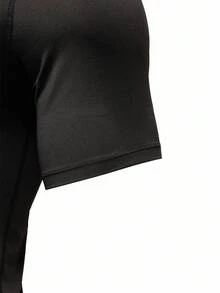 Manfinity Sport Corelite Áo thun thể thao nam tay ngắn raglan cổ tròn in họa tiết Gothic, áo nén thể thao nam - màu đen - Xem 5