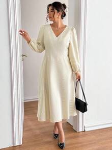 SHEIN Frenchy 大码女式休闲条纹中长连衣裙 - 杏色 - 查看 5