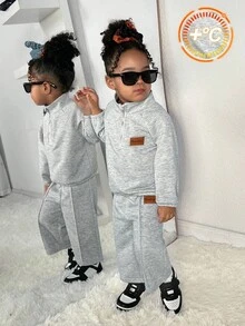 SHEIN Bộ áo nỉ cổ tròn in chữ màu xám và quần cạp chun cho bé gái, Thu/Đông - Xám - Xem 1