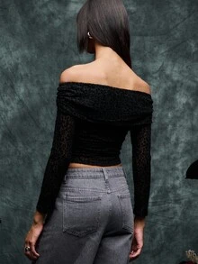 TypaGal La blusa con hombros descubiertos en estampado de animal aterciopelado con lazos se adapta perfectamente al otoño para mujeres y góticas. Es imprescindible para disfraces de Halloween para mujeres y el otoño, brilla como una blusa de invierno o como una blusa de fiesta de otoño que las mujeres adoran. - Negro - Ver 2
