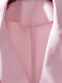 Franclia 这款优雅时尚的秋冬女士粉色长袖西装外套+印花半裙两件套，适合商务休闲、婚礼宾客、日常出行等多种场合，兼具优雅与新颖设计，并充分考虑了秋季搭配和冬季穿着的需求，可轻松打造得体吸睛的女士套装，是兼具实用性和时尚感的女士之选。关键词：女士婚礼宾客服装、优雅外套、女士套装、女士秋季搭配、新款冬季套装、商务休闲套装 - 淺粉色 - 查看 6