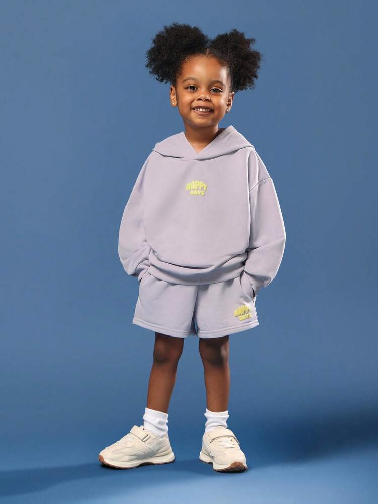 Conjunto de moletom oversized com shorts e cós elástico combinando