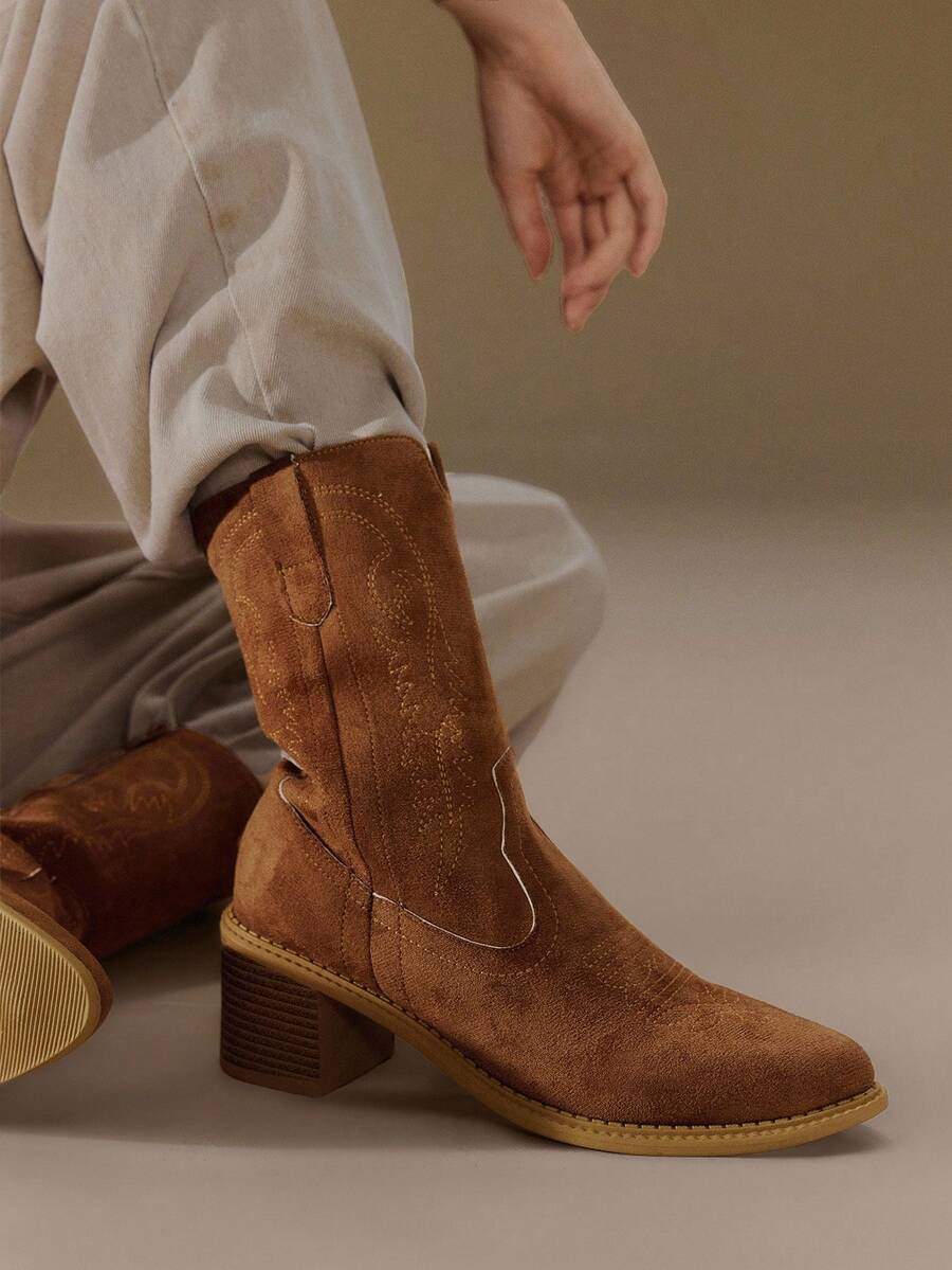 Styleloop Giày bốt cao bồi phong cách Âu Mỹ dành cho nữ, đế dày chống trượt, thêu thủ công, mềm mại và thoải mái, màu nâu thích hợp cho tiệc Halloween, trang phục cao bồi, cốt lõi - màu nâu - Xem 1