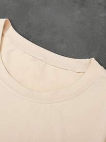 Manfinity EMRG 男士字母印花高领 T 恤 - 卡其色 - 查看 5