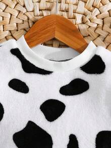 SHEIN 两件套男婴奶牛印花圆领卫衣和运动裤，加厚保暖内衬，柔软舒适，百搭家居服套装，适合秋冬季节穿着。奶牛印花婴儿服装，包括婴儿奶牛睡衣、婴儿抓绒睡衣、婴儿奶牛印花睡衣、新生儿奶牛套装、婴儿休闲套装、男婴秋季套装、奶牛印花婴儿套装。 - 黑與白 - 查看 6