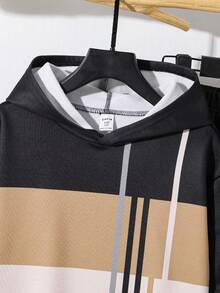 SHEIN 2 件儿童/青少年男童休闲日常舒适拼布撞色印花连帽运动衫和宽松慢跑裤套装 - 彩色 - 查看 6