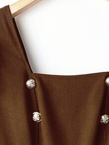 SHEIN Clasi Mono elegante de talla grande para mujer, de unicolor, con cuello cuadrado, mangas con volantes y botones dorados - Marrón - Ver 4