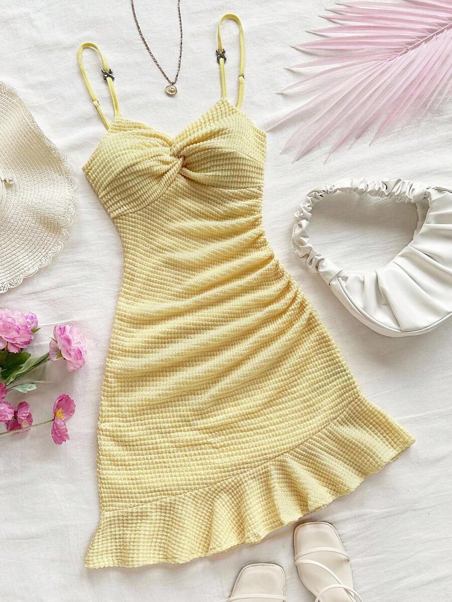 Soleia 女士焦糖色针织纹理不对称扭纹胸围荷叶边下摆紧身迷你连衣裙，适合节日、约会、休闲下午茶、派对、音乐节、海滩度假、游轮 - 芥末黃 - 查看 1